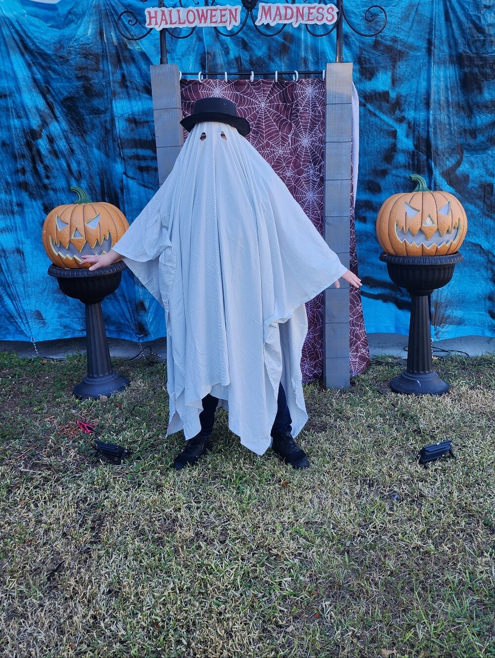 Classic White Sheet Ghost Halloween  Costume with Pork Pie Hat